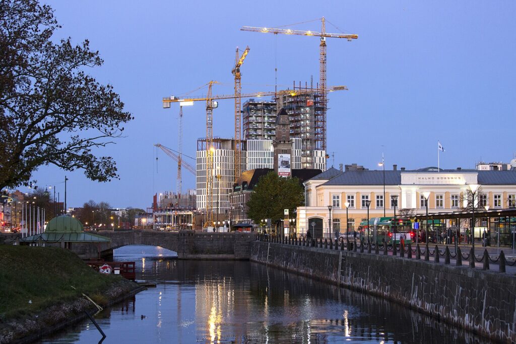 Malmö Live konserthus vid kanalen i Malmö