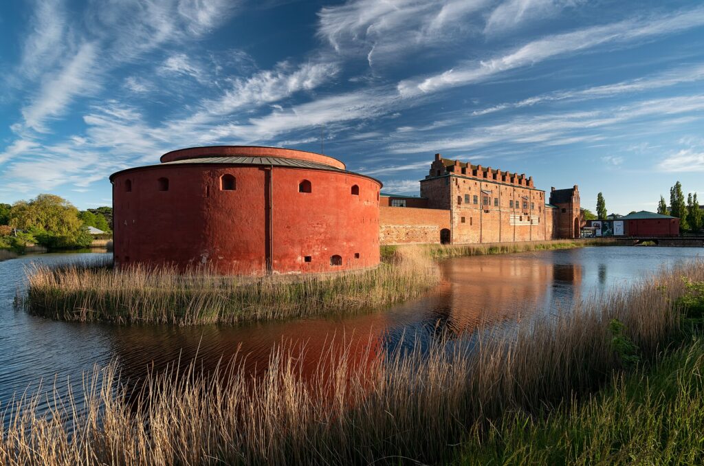 Malmöhus slott med vallgraven i Malmö