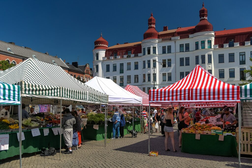 Folkliv på Möllevångstorget i Malmö