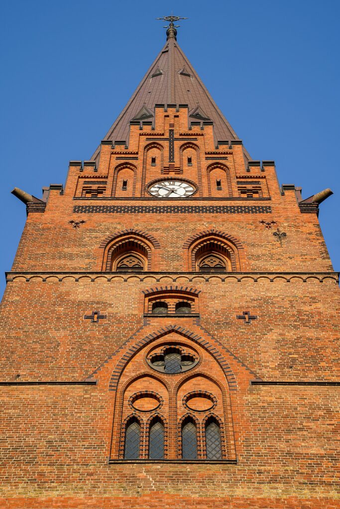 Sankt Petri kyrka med sitt torn i Malmö