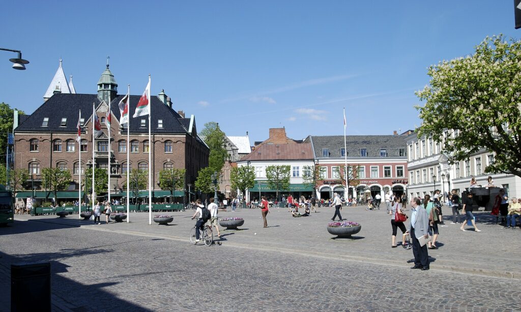 Folkliv på Stortorget i Lund